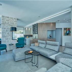 6 bedroom villa with pool and roof terrace, Sveti Stefan, sleeps 12